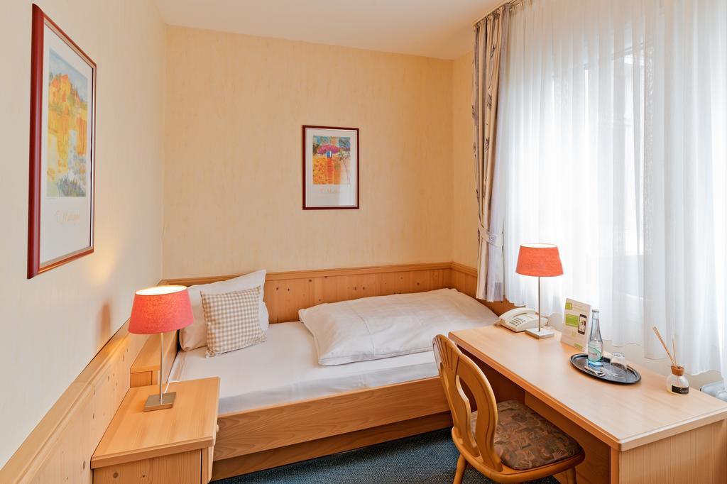 Hotel Bergischer Hof Windeck Bagian luar foto